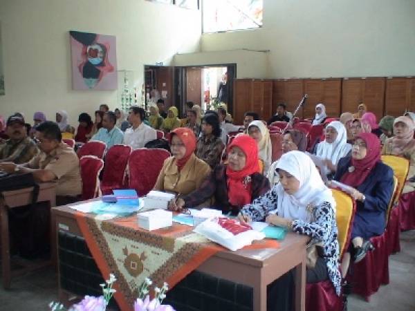 Seminar - Suasana dalam seminar yang diadakan oleh SMKN 4 Padang dalam Kegiatan Penyerahan Sertfikat ISO 9001:2000